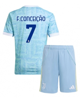 Billige Fotballdrakt Juventus Francisco Conceicao #7 Replika Bortedraktsett Barn 2025-26 Kortermet (med bukser)